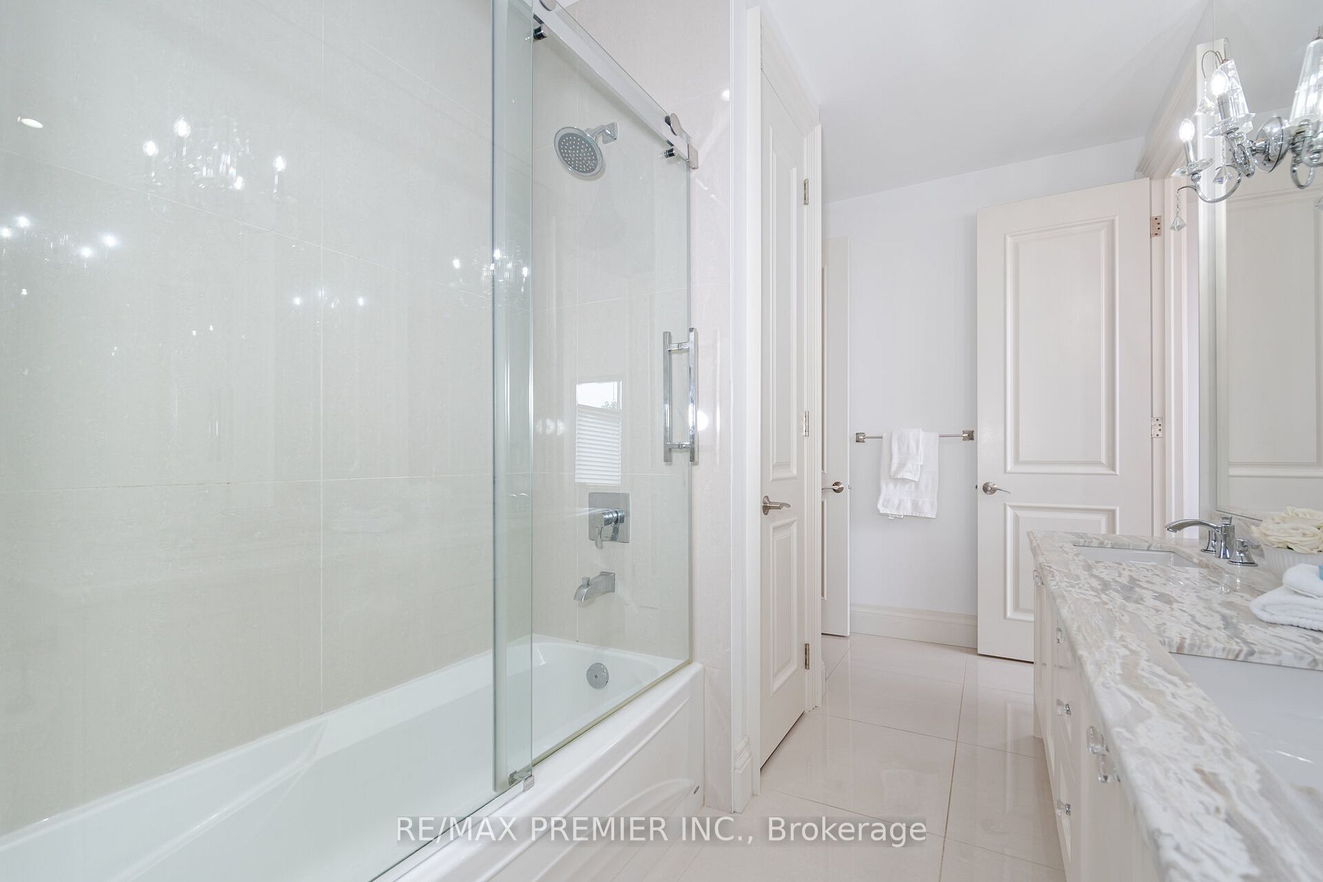 28 Ellerby Square N