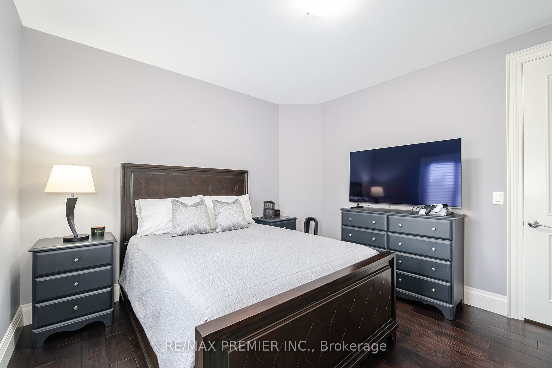 28 Ellerby Square N