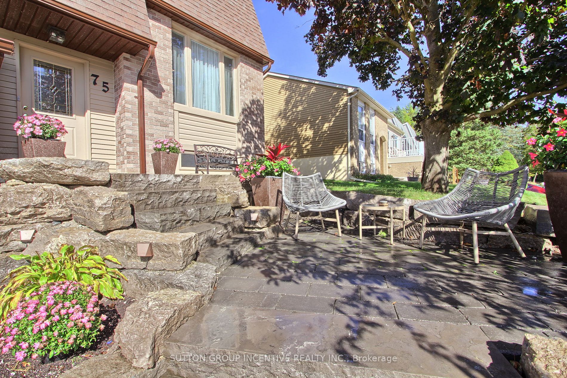 75 Holland River Boulevard