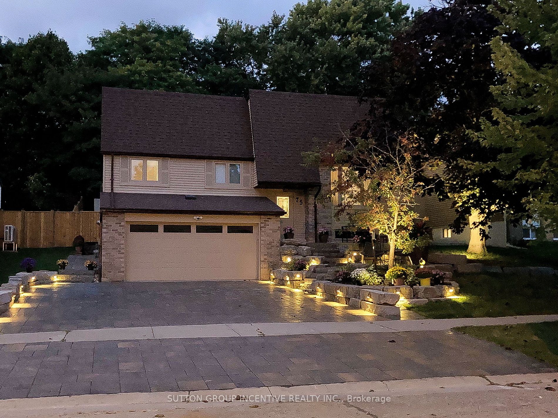 75 Holland River Boulevard