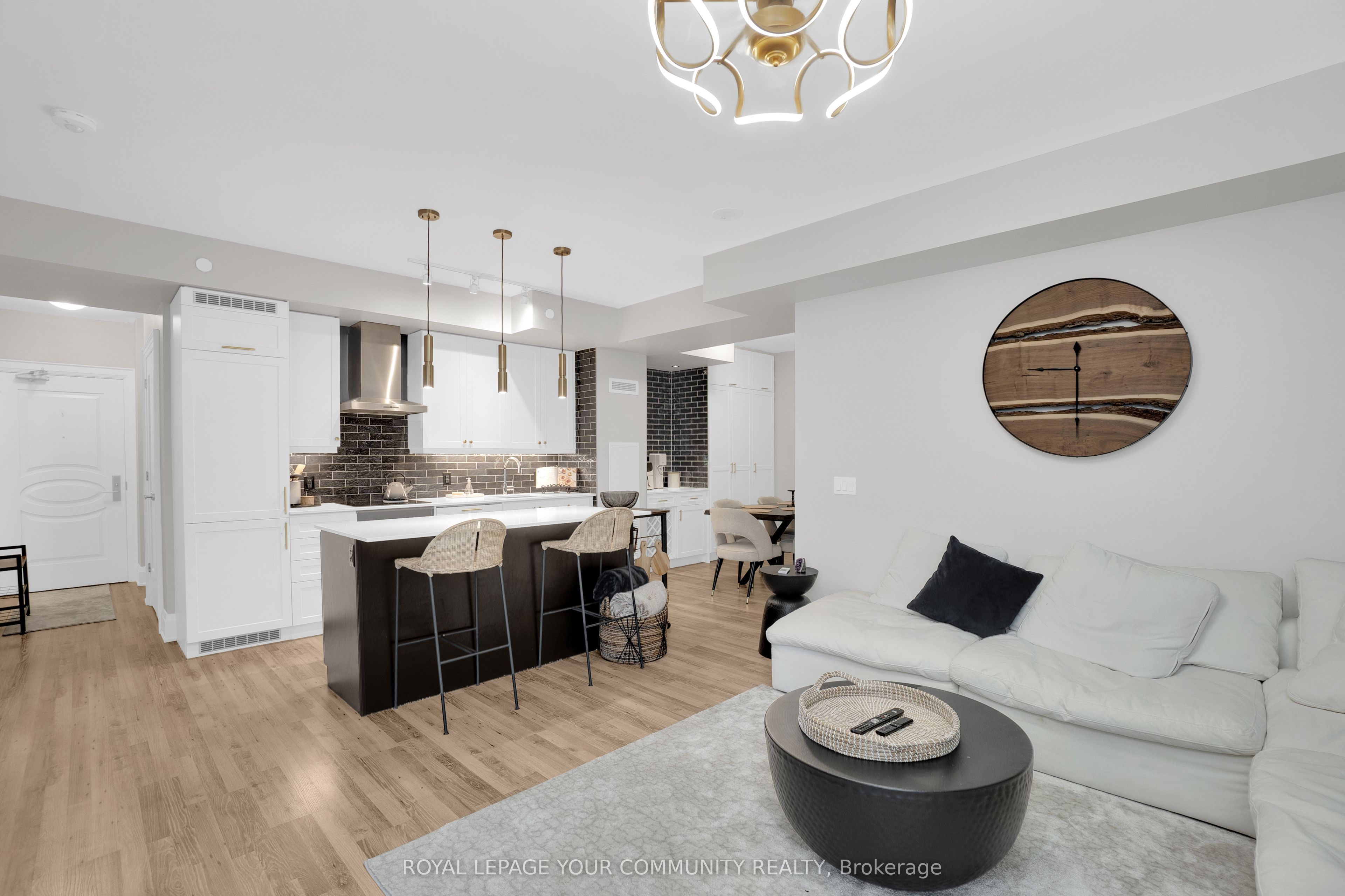 9085 Jane Street #523