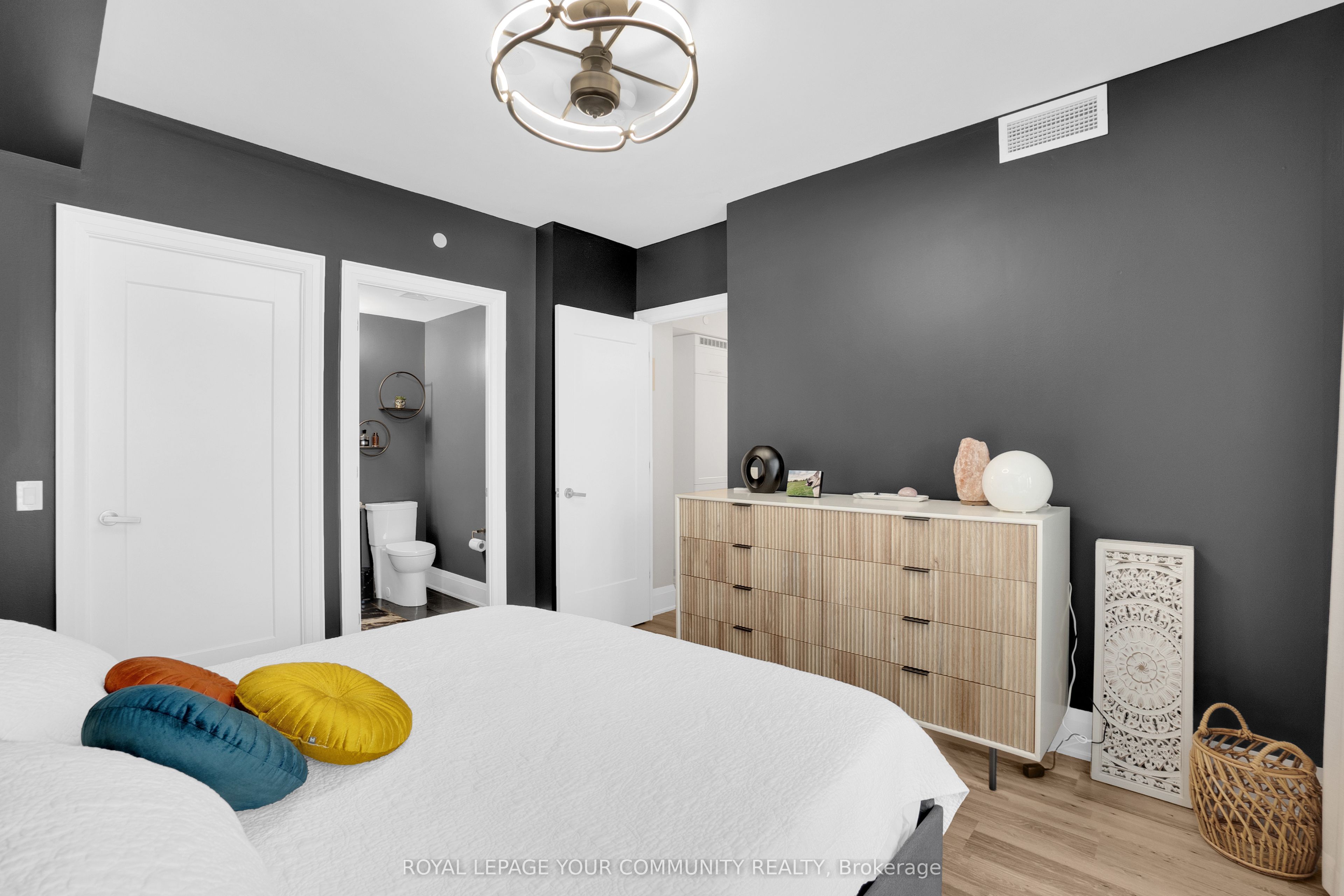 9085 Jane Street #523