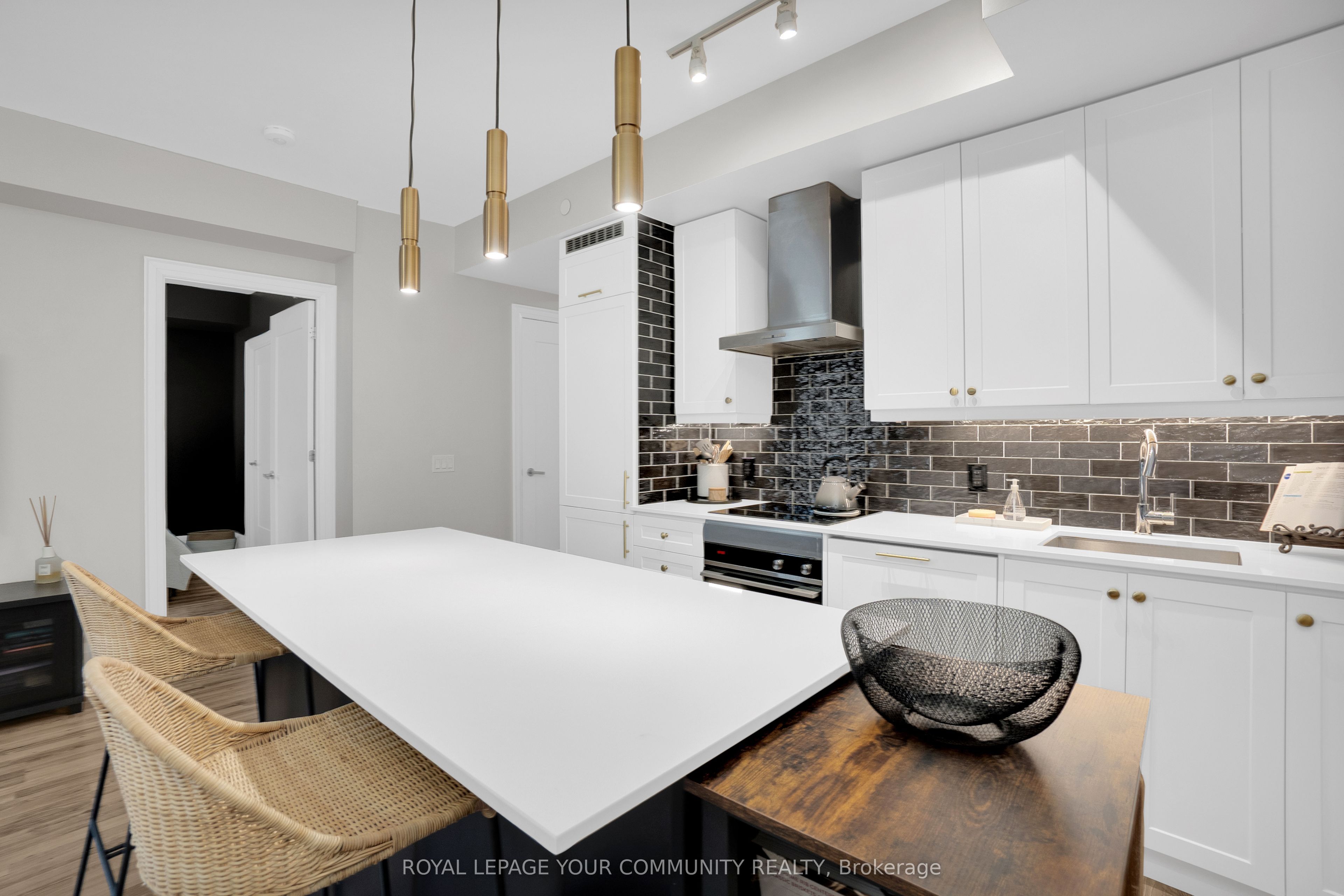 9085 Jane Street #523