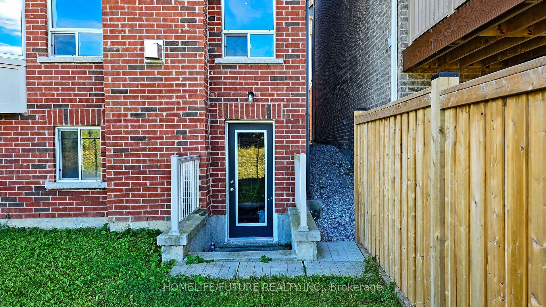 77 Pierce Place