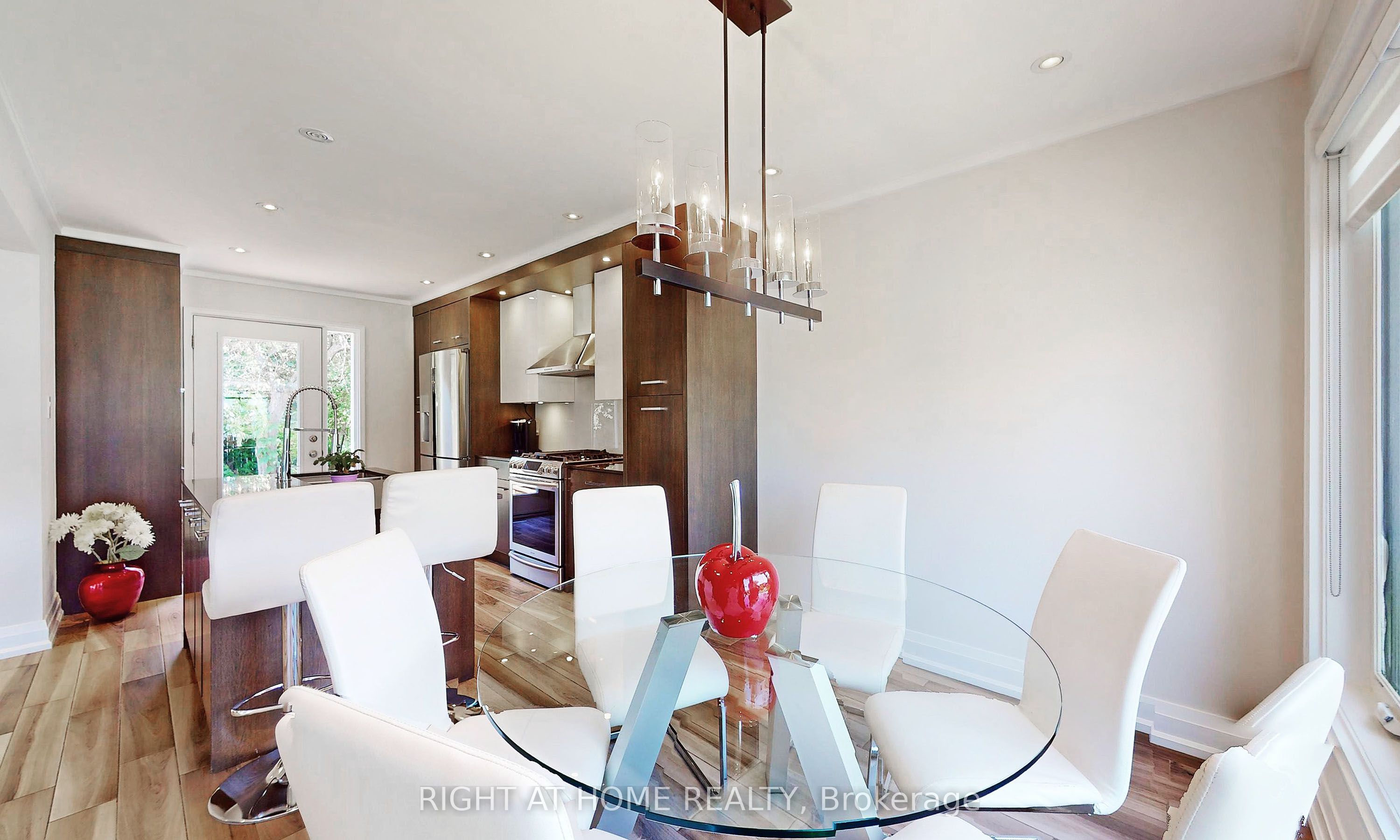 454 Alper Street