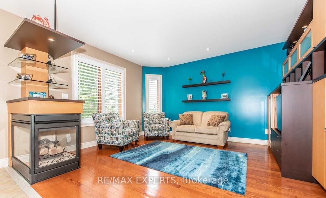 94 Royview Crescent