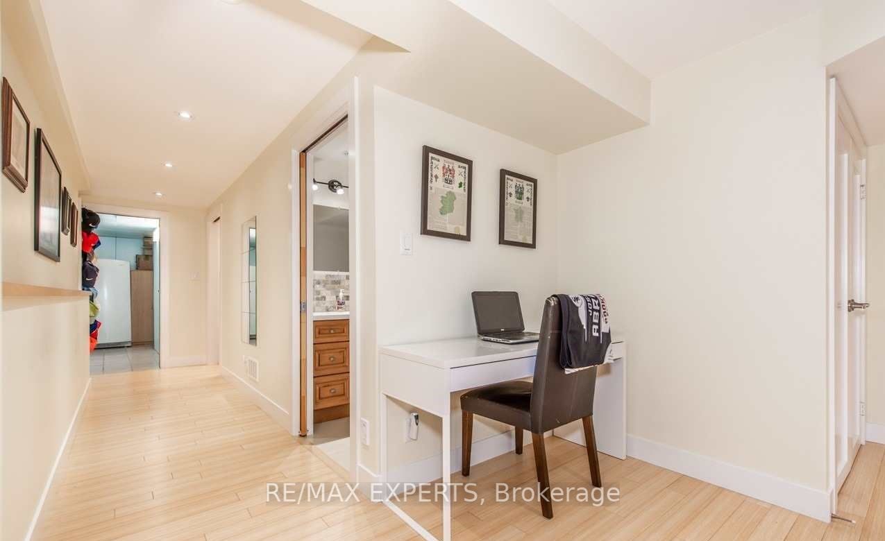 94 Royview Crescent