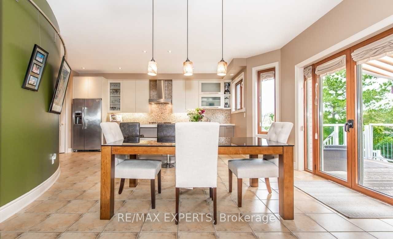 94 Royview Crescent