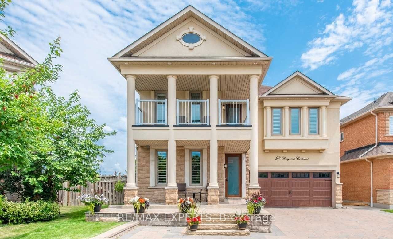 94 Royview Crescent