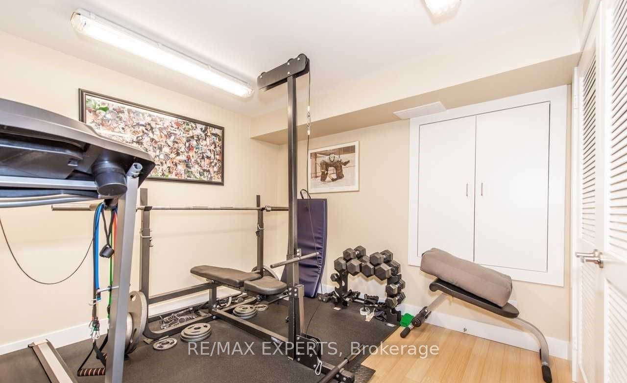 94 Royview Crescent