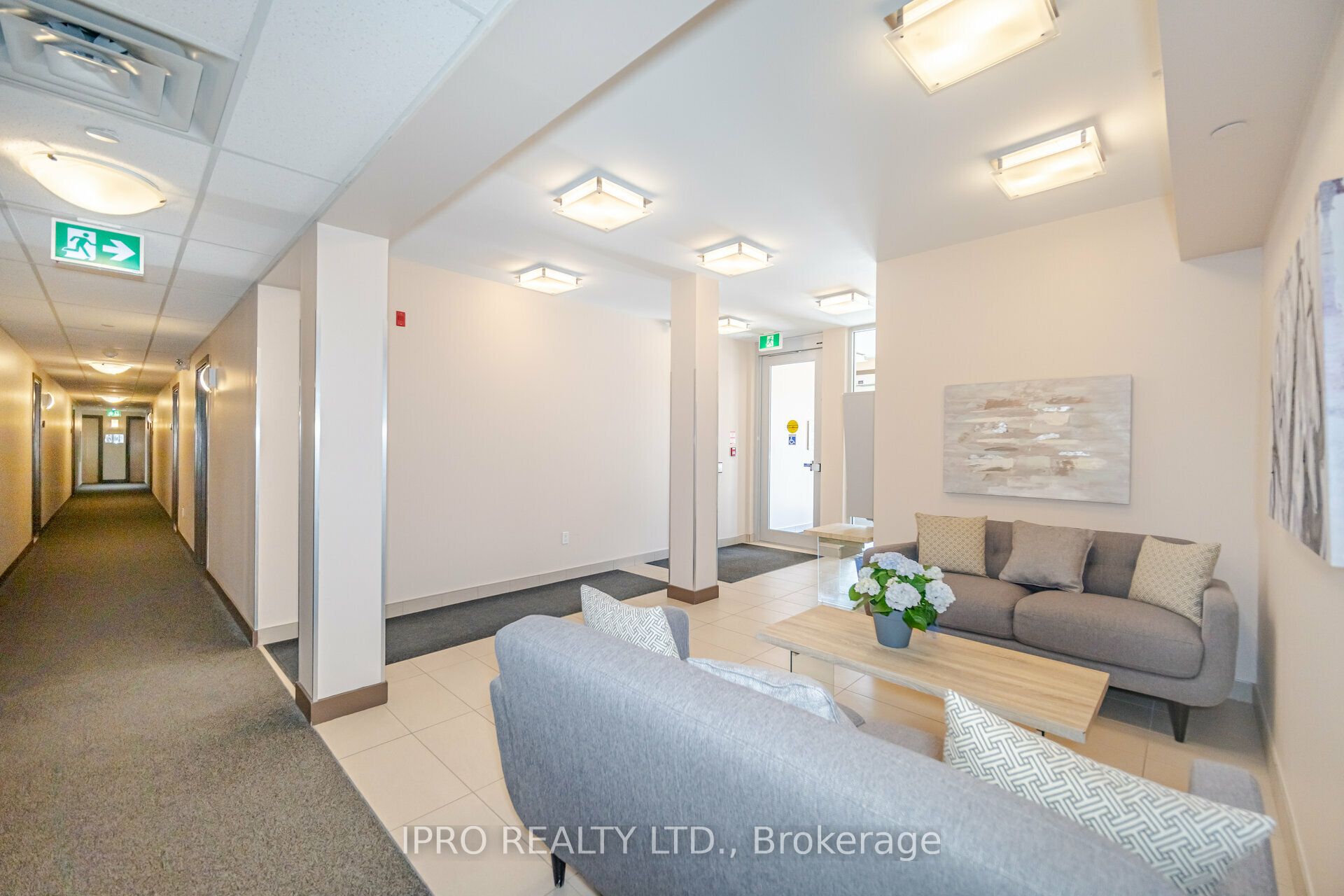 69 Boyne Street N, #402