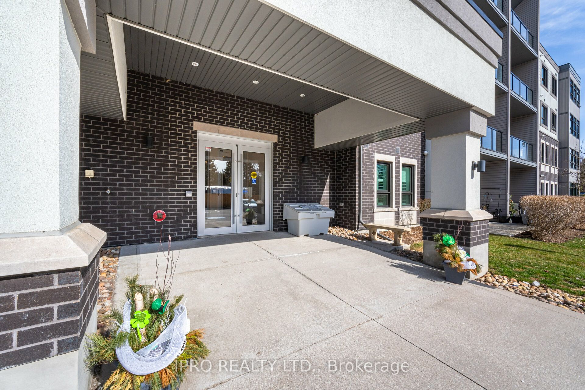 69 Boyne Street N, #402