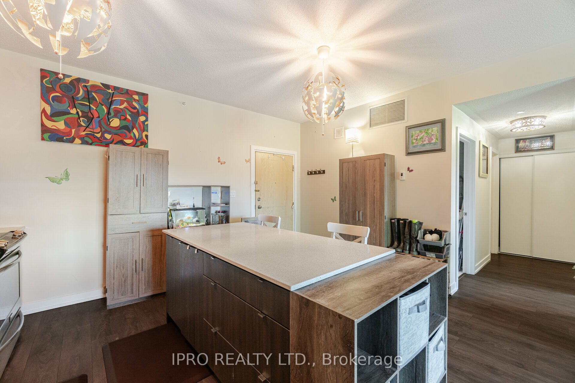 69 Boyne Street N, #402