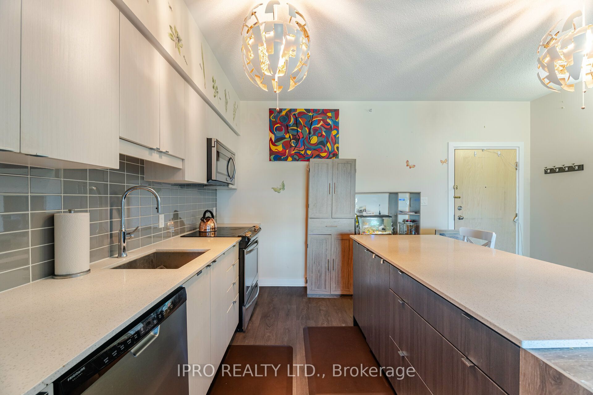 69 Boyne Street N, #402
