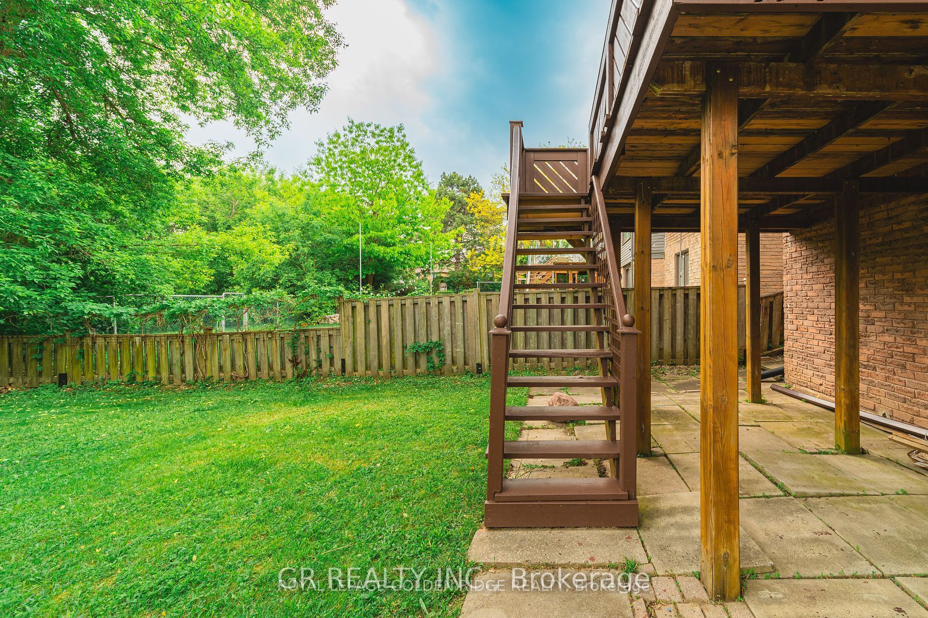 151 Old Surrey Lane