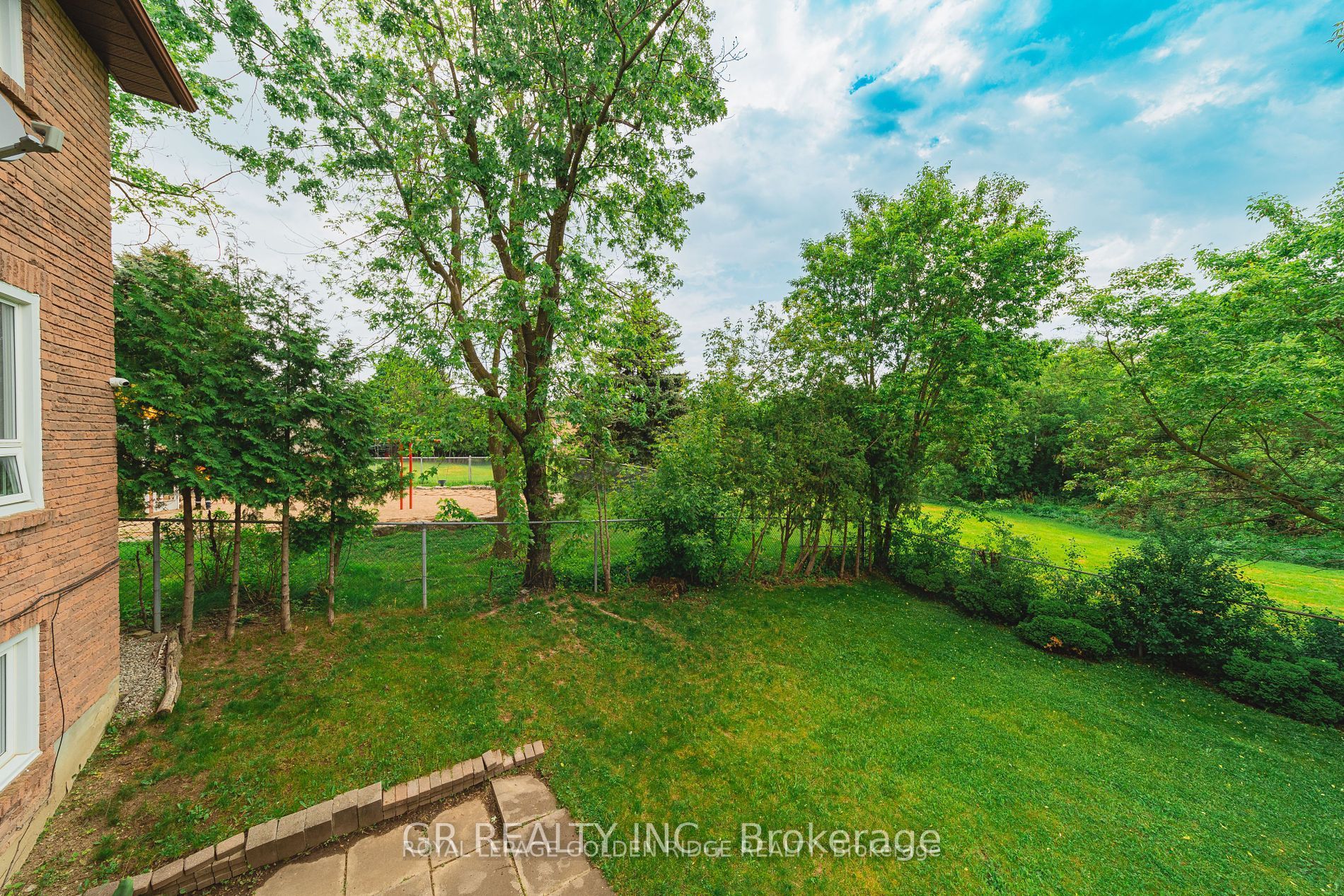151 Old Surrey Lane