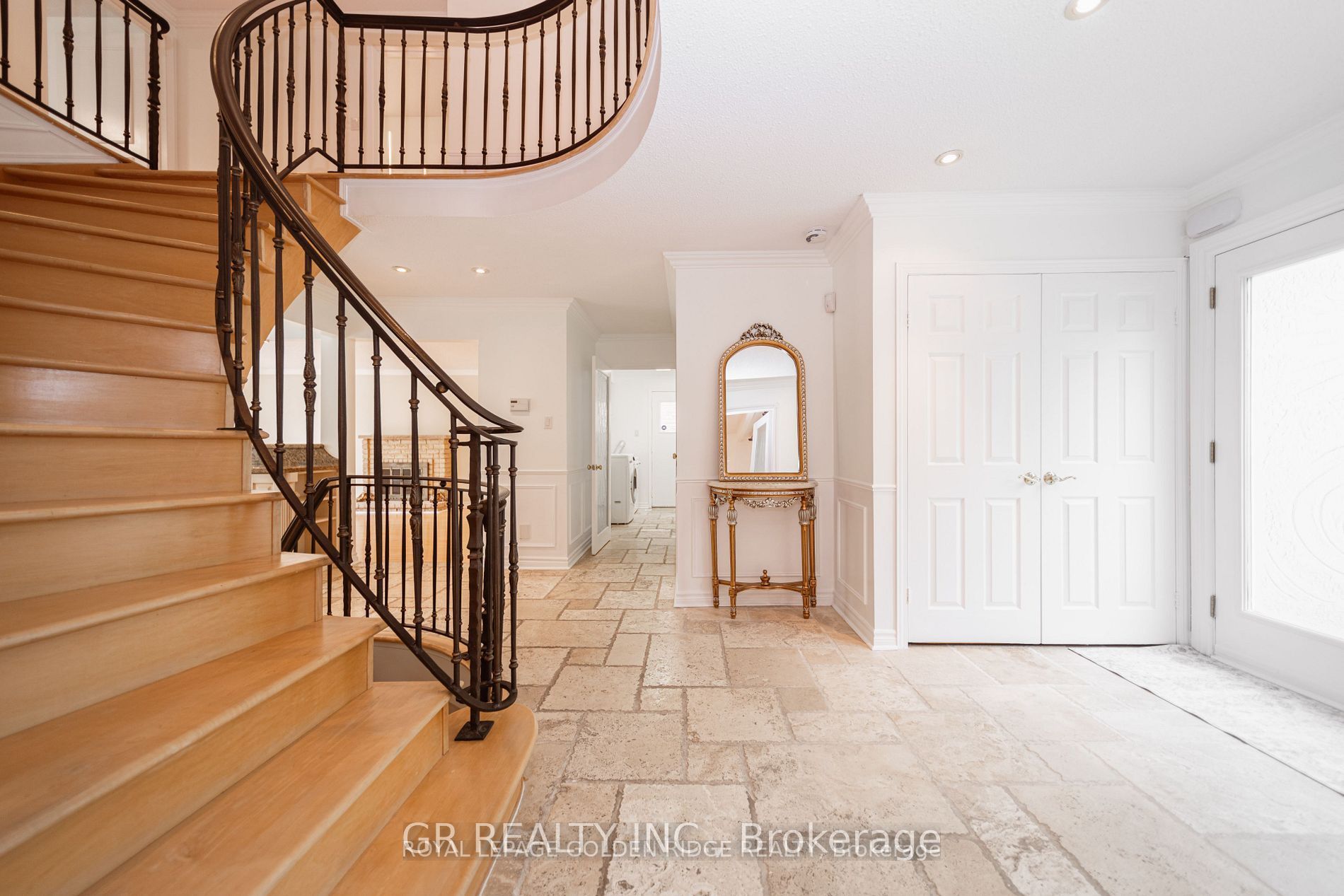 151 Old Surrey Lane