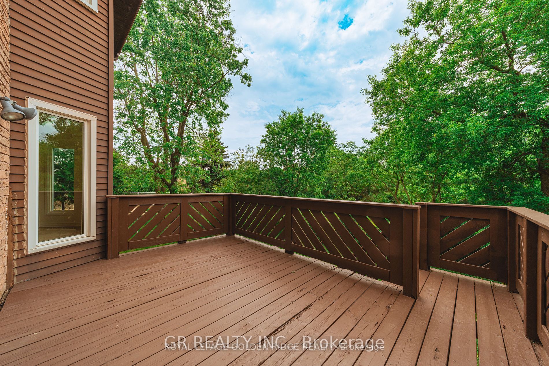 151 Old Surrey Lane