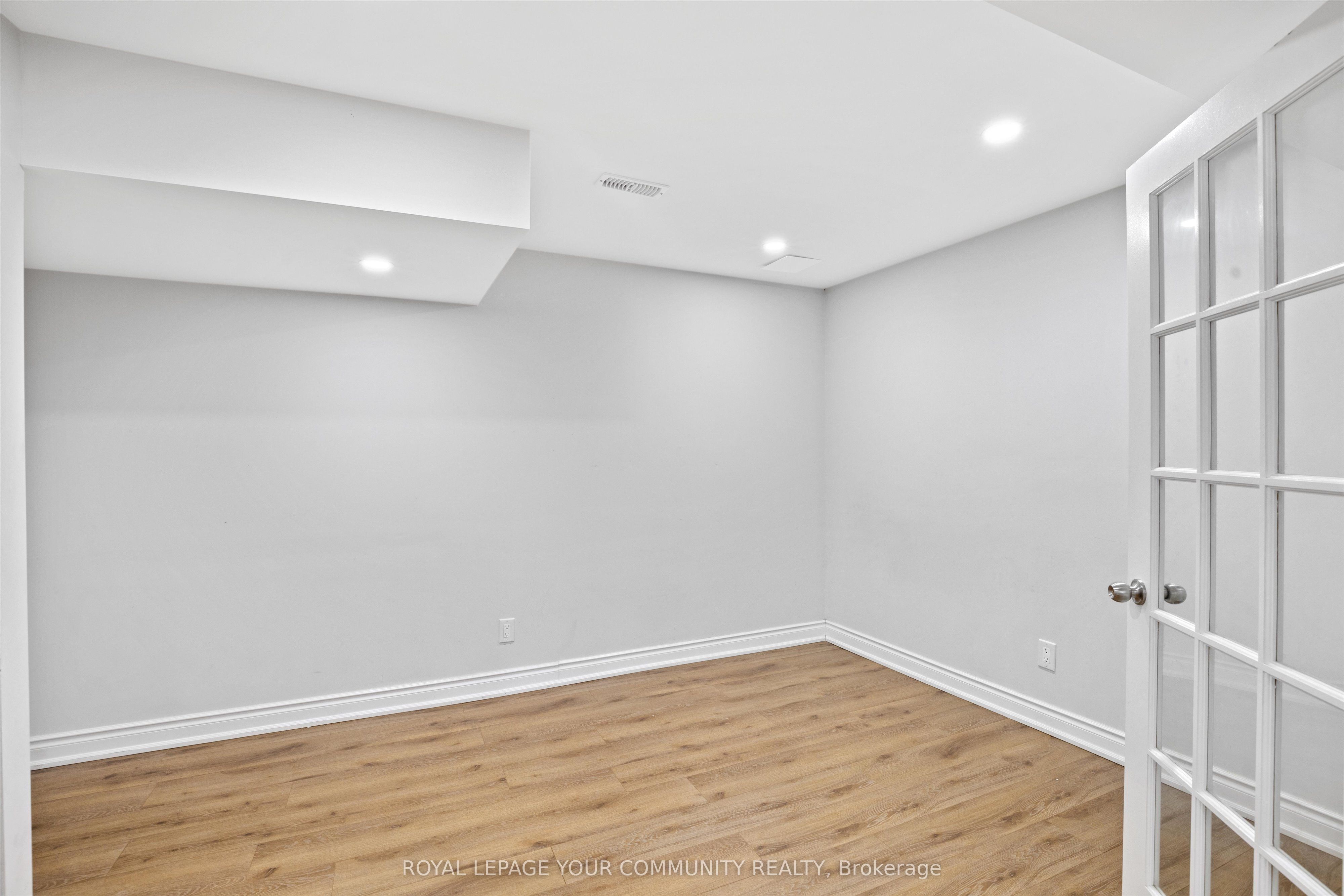16 Hawke Crescent