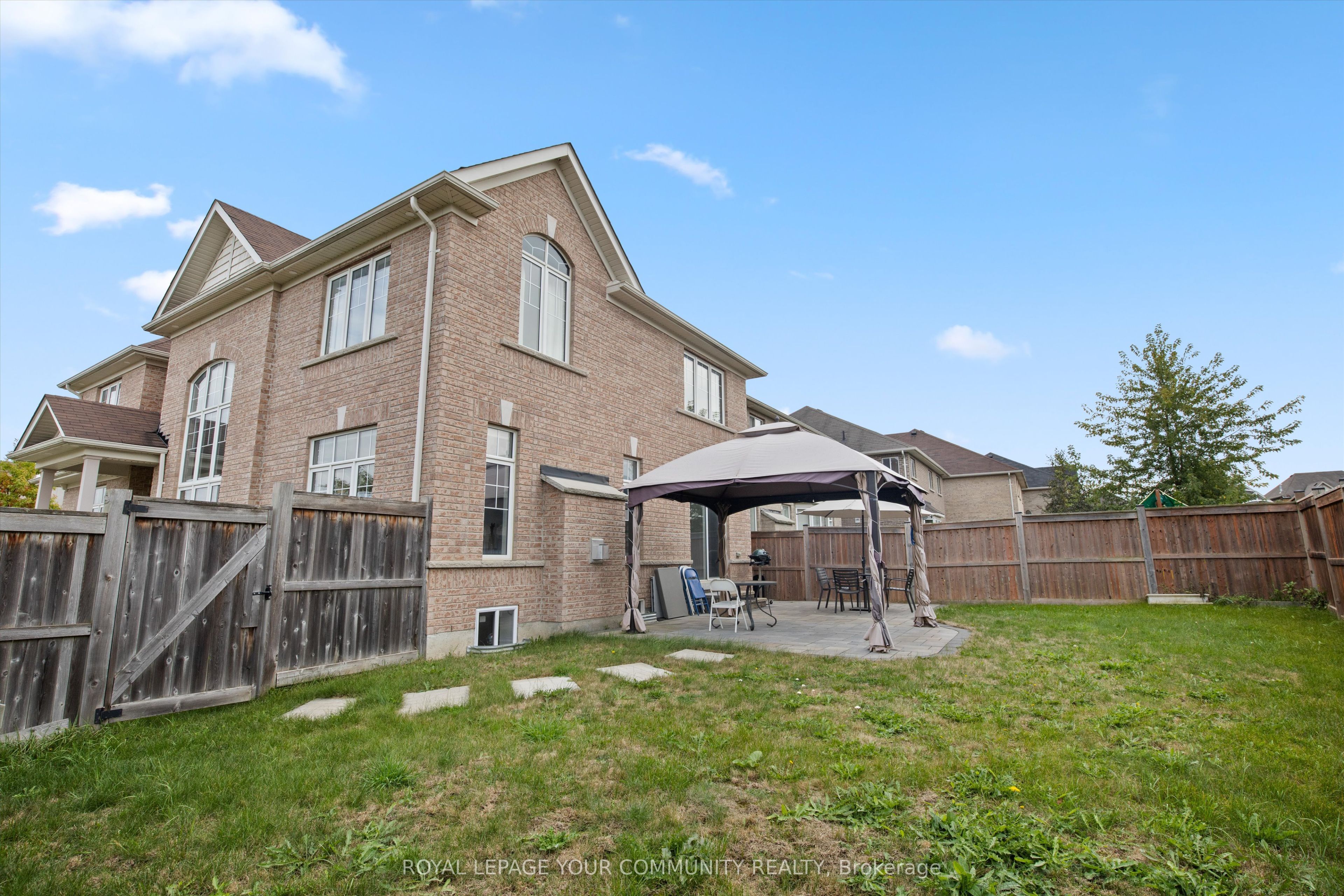 16 Hawke Crescent