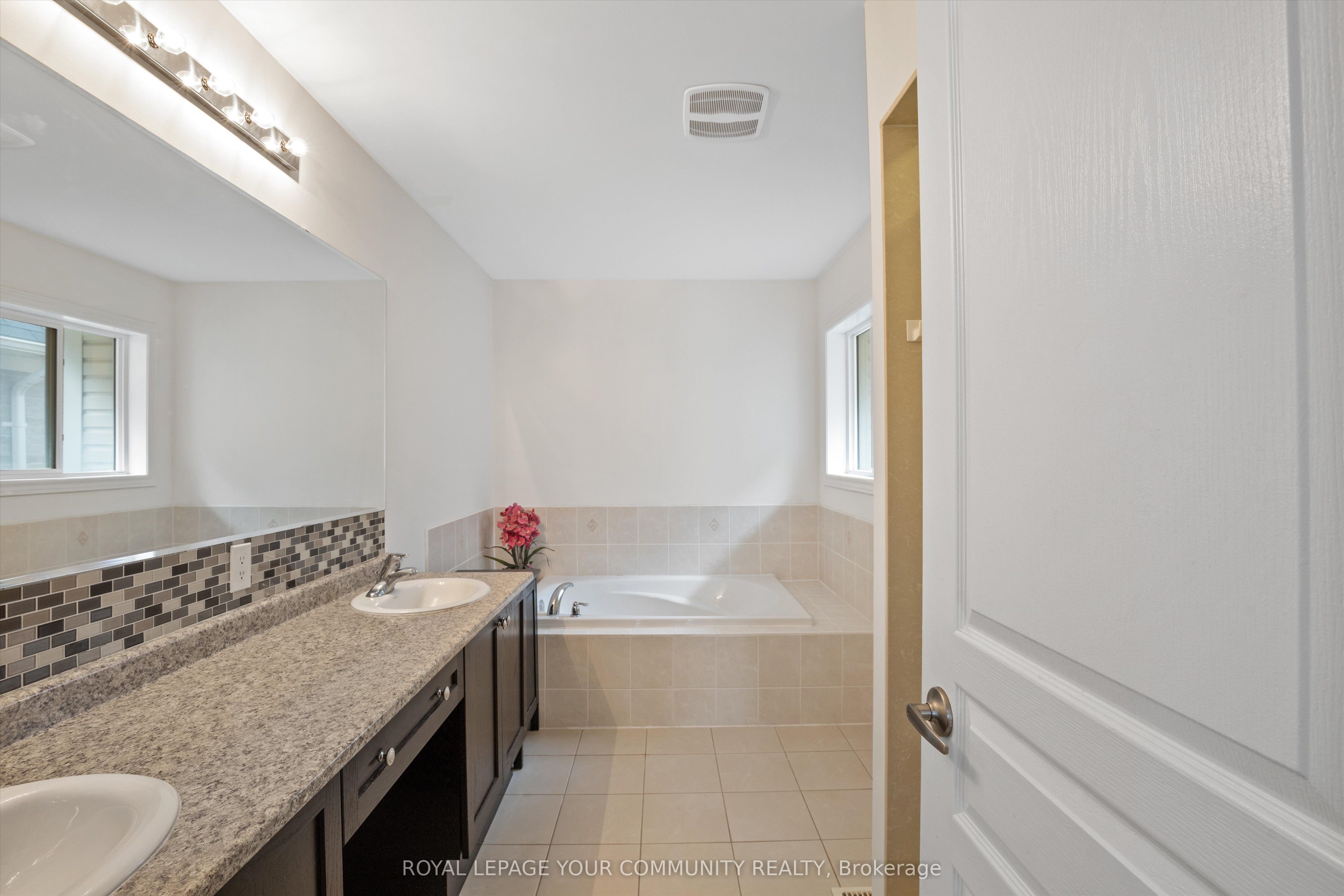 16 Hawke Crescent