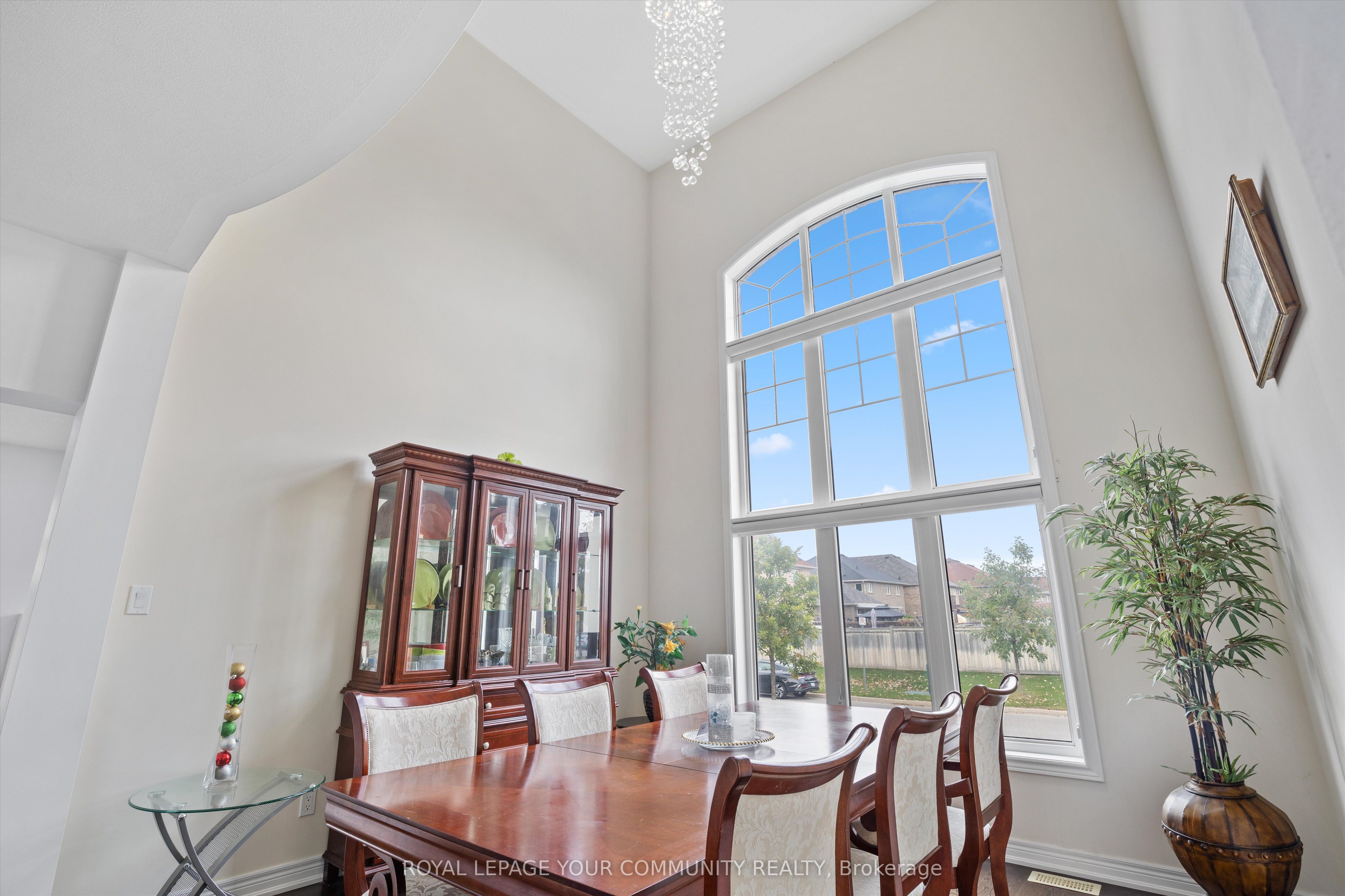 16 Hawke Crescent