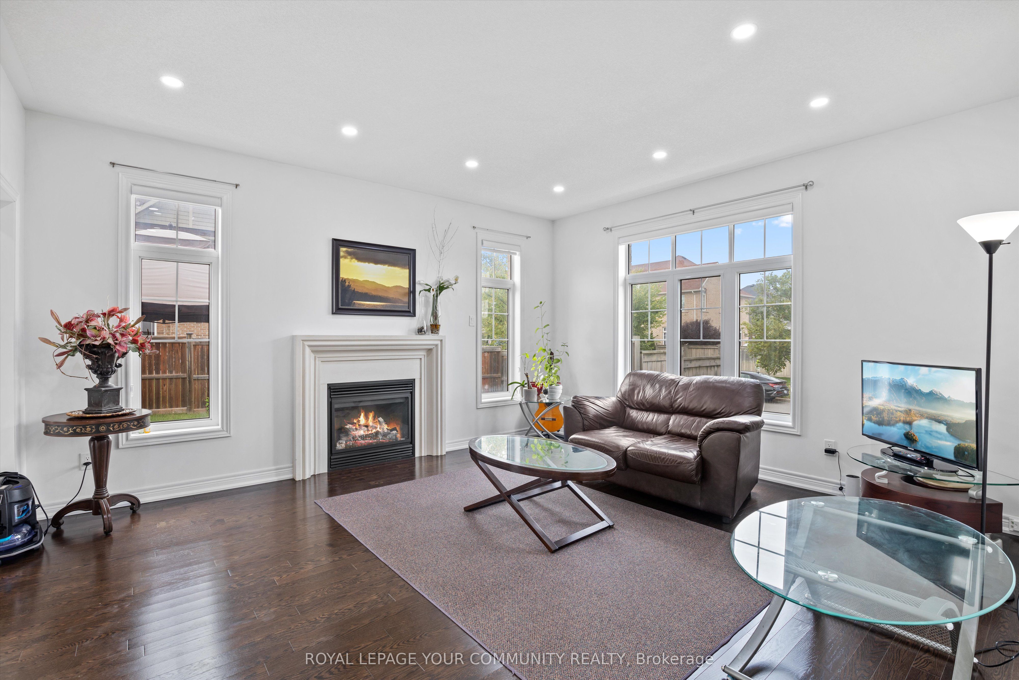 16 Hawke Crescent