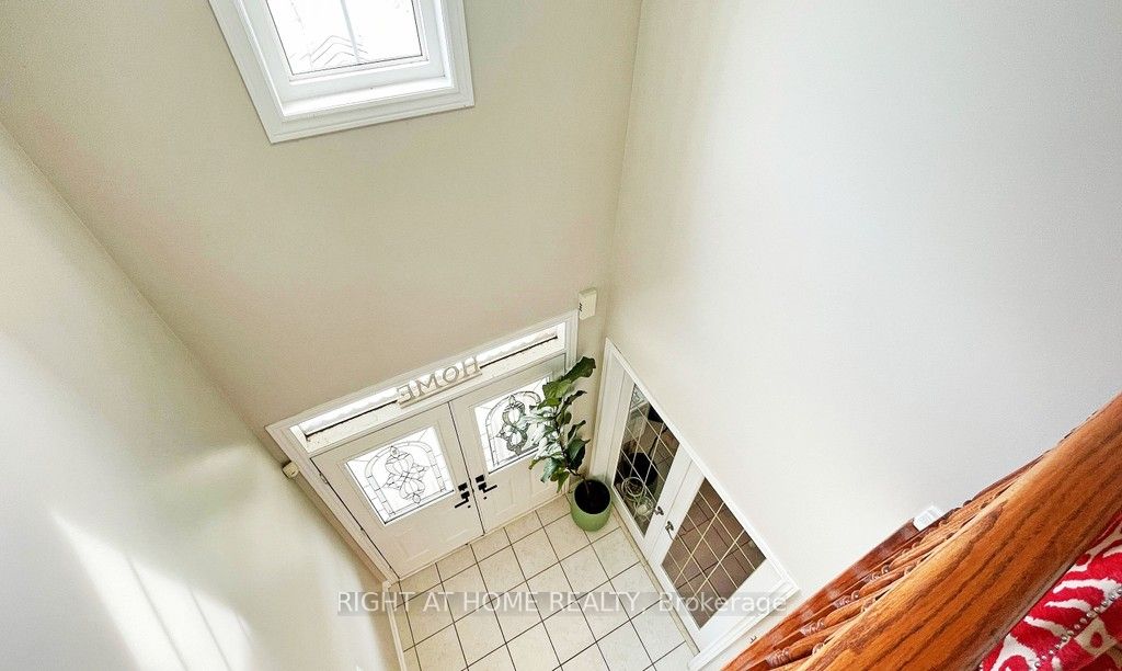 18 Halldorson Avenue