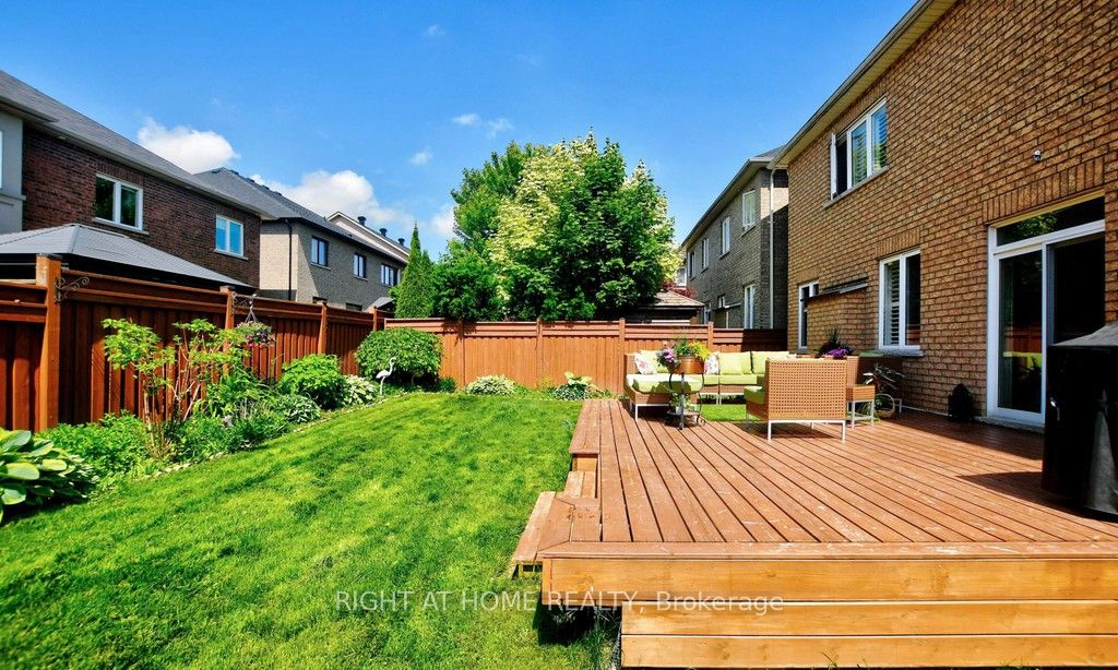 18 Halldorson Avenue