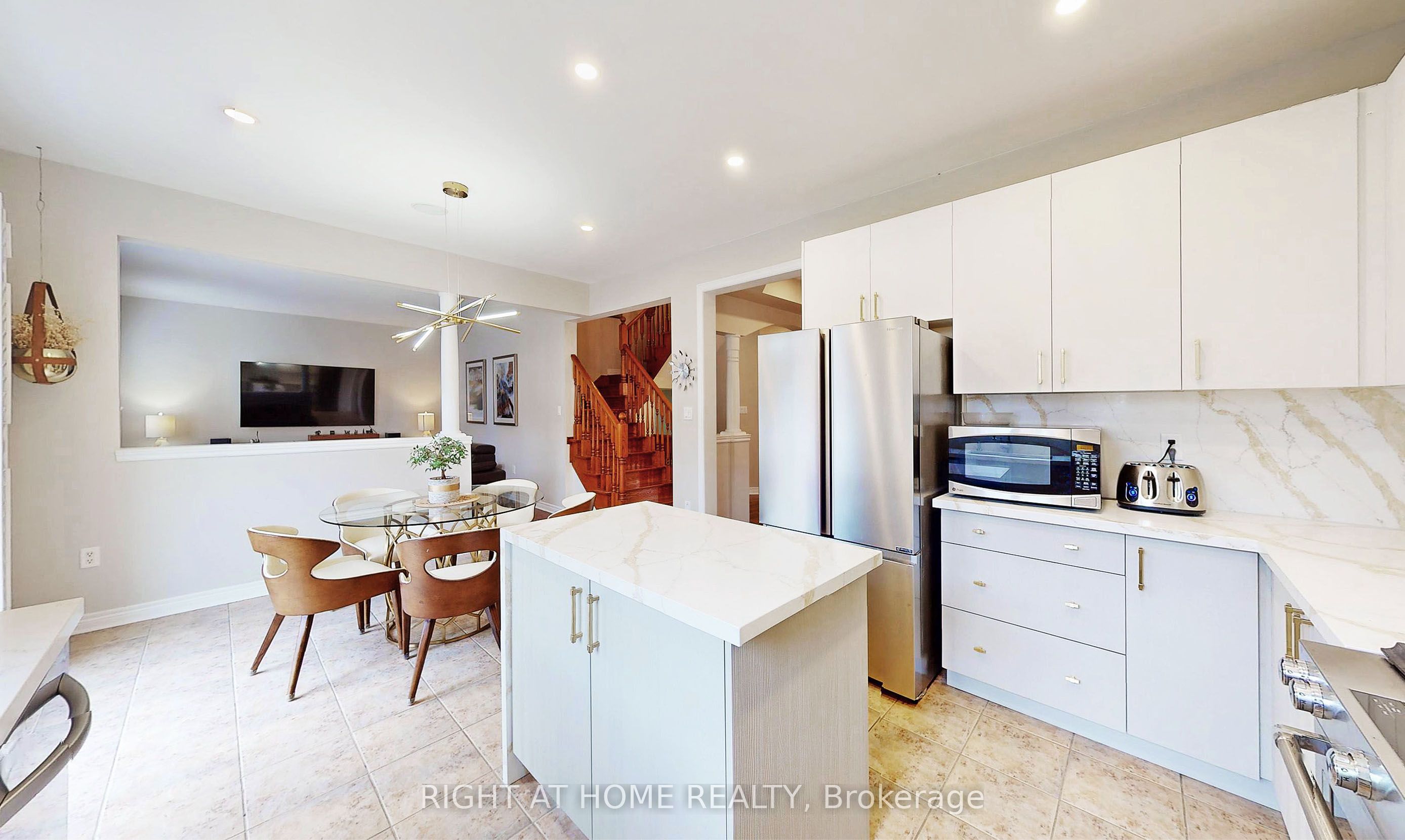 18 Halldorson Avenue
