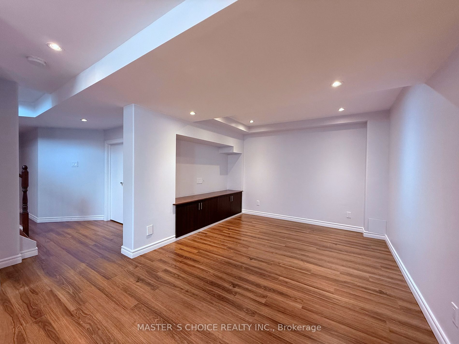 656 North Lake Road