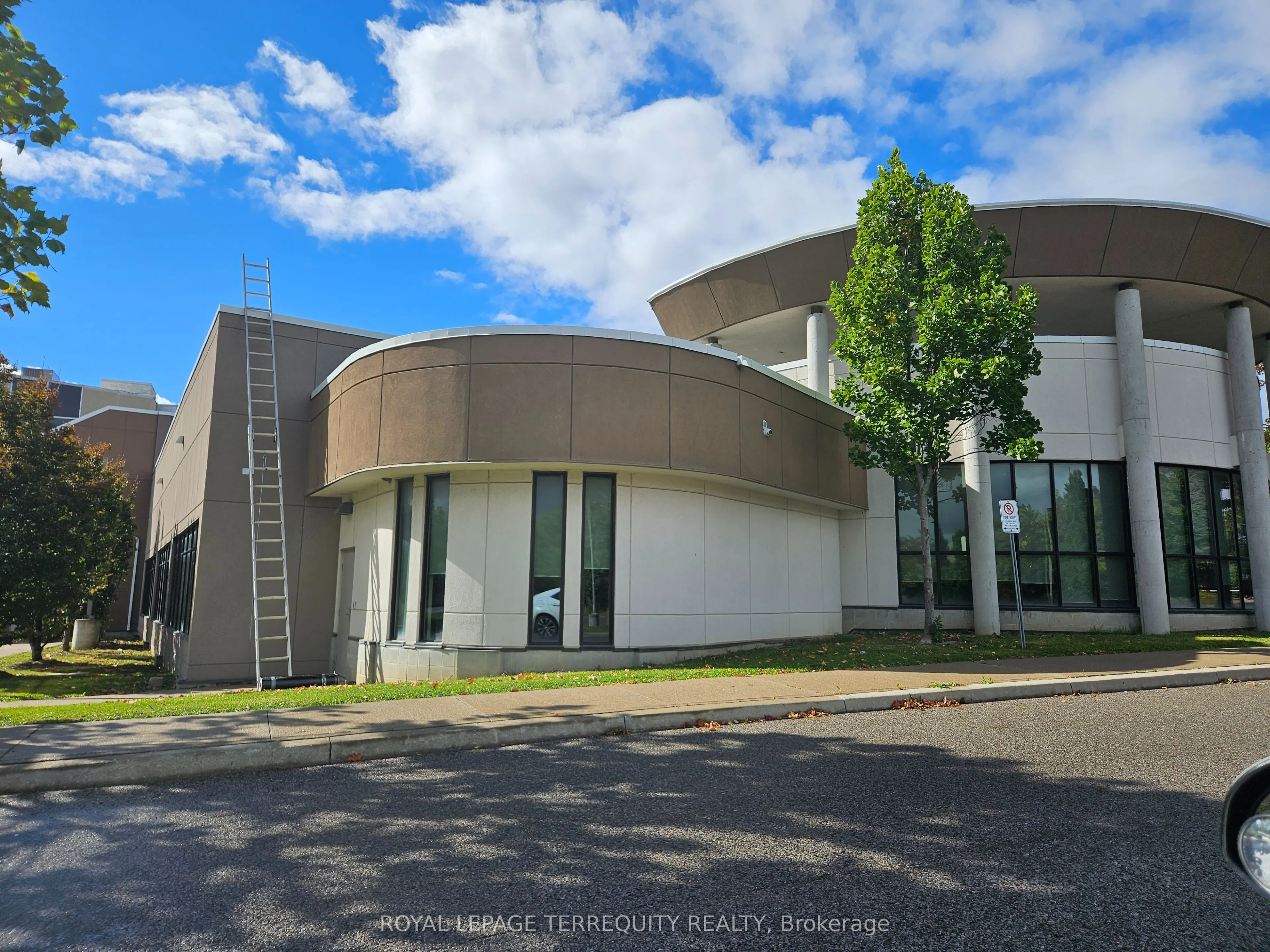 9333 Woodbine Avenue, #Room A