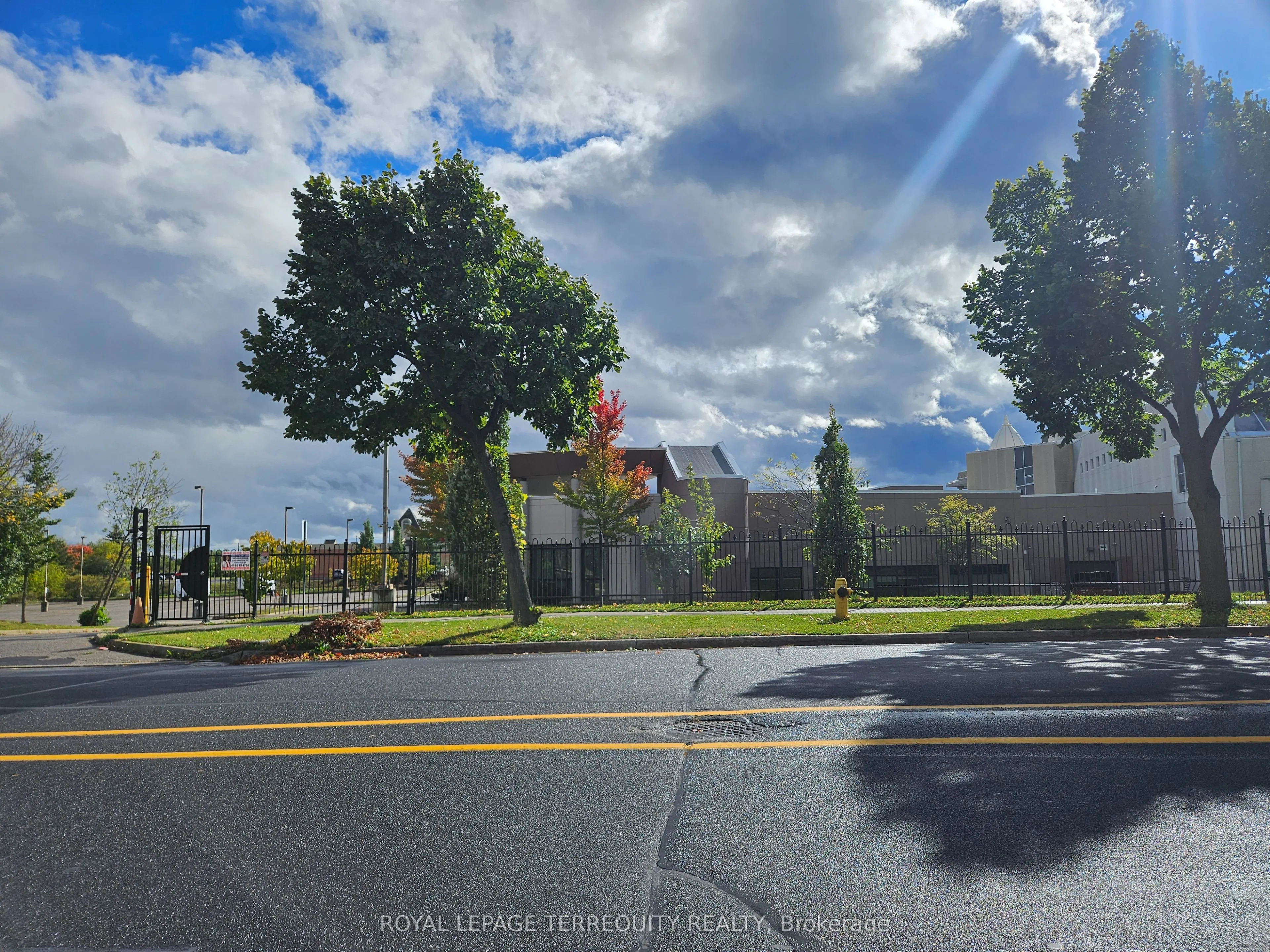 9333 Woodbine Avenue, #Room A