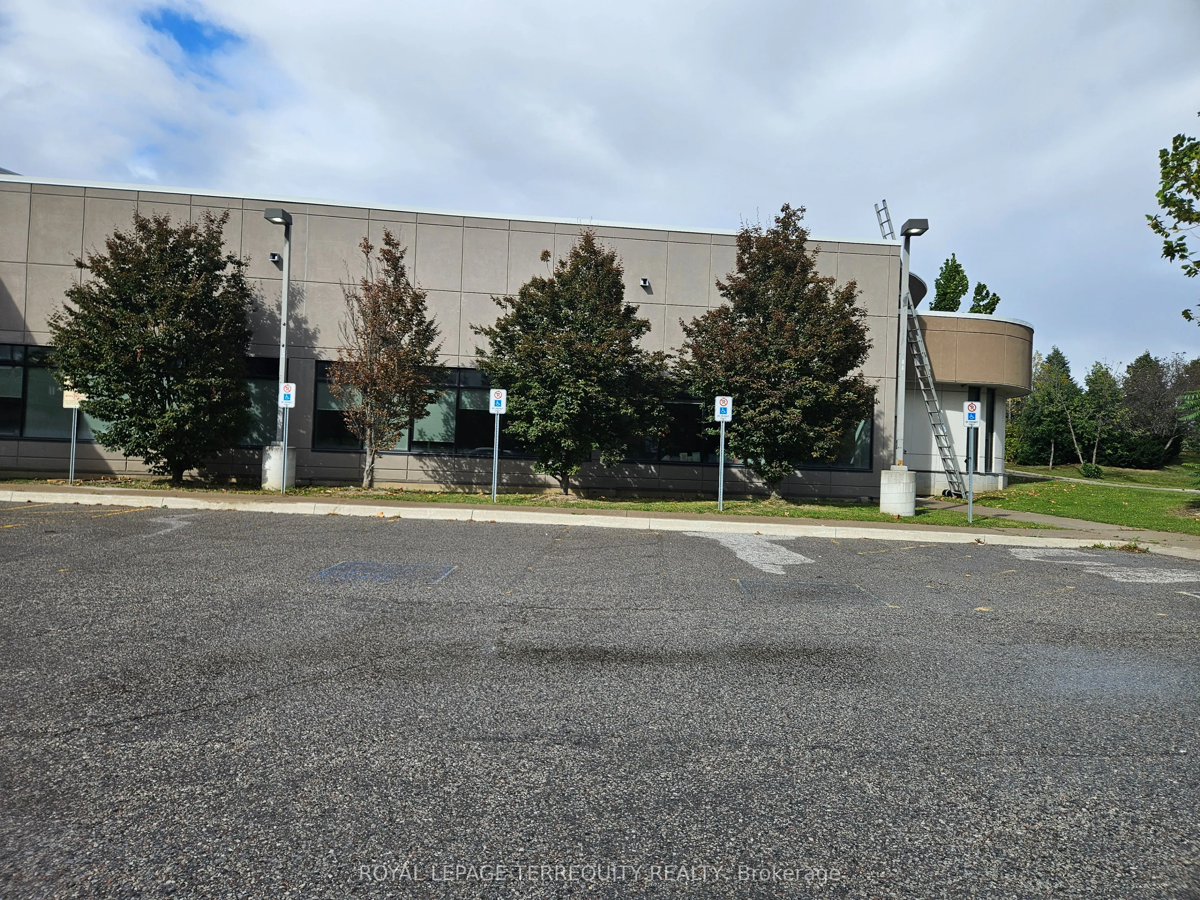 9333 Woodbine Avenue, #Room A