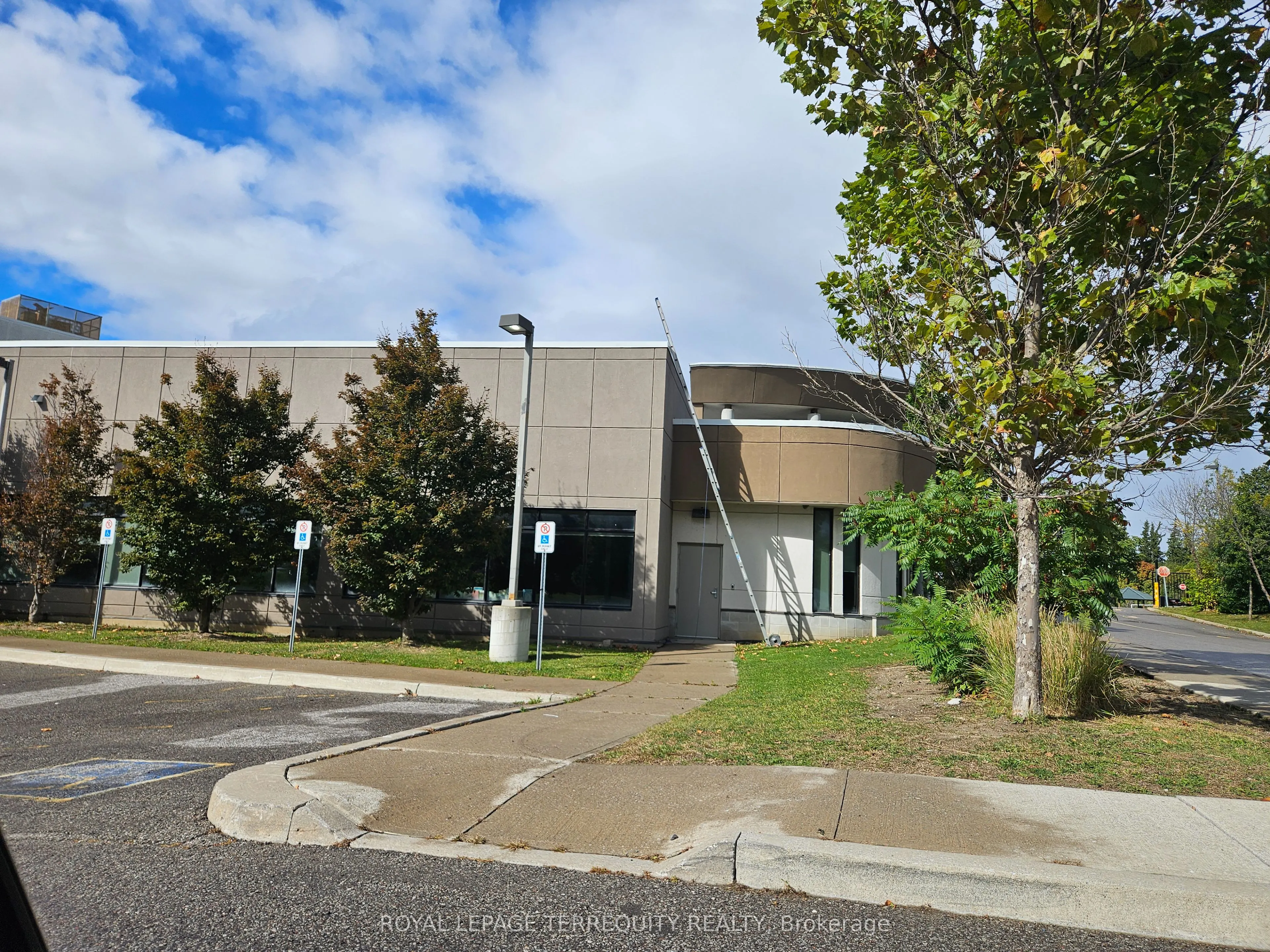 9333 Woodbine Avenue, #Room A