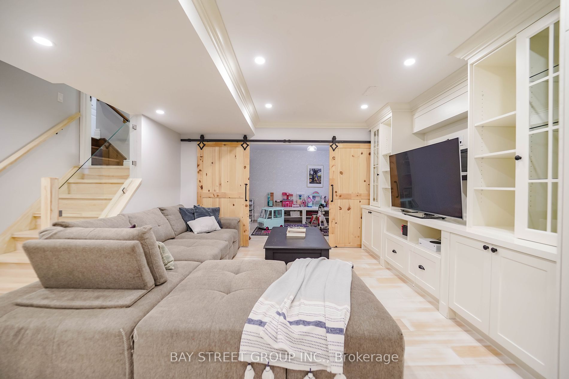 10 Morland Crescent