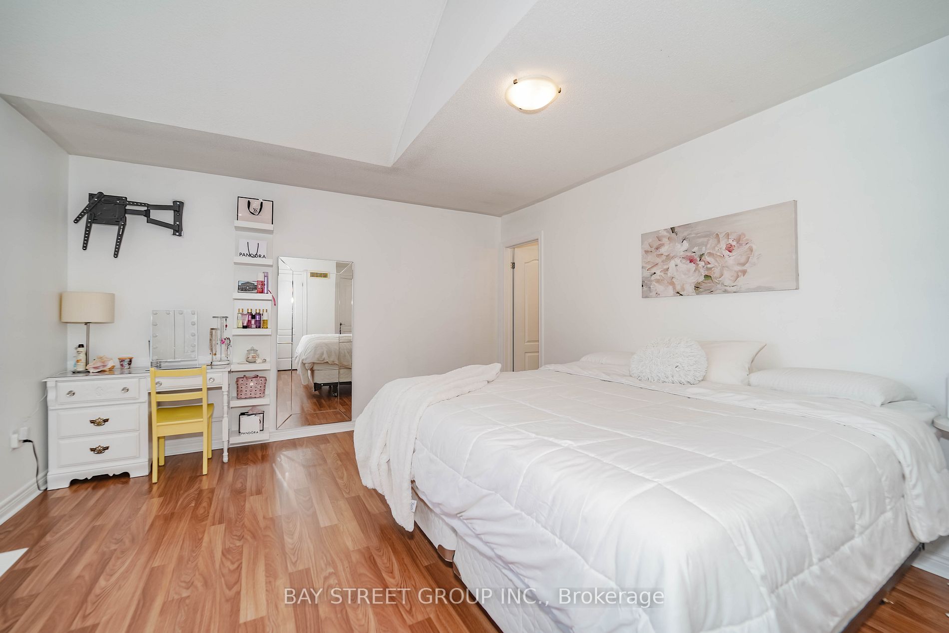 10 Morland Crescent