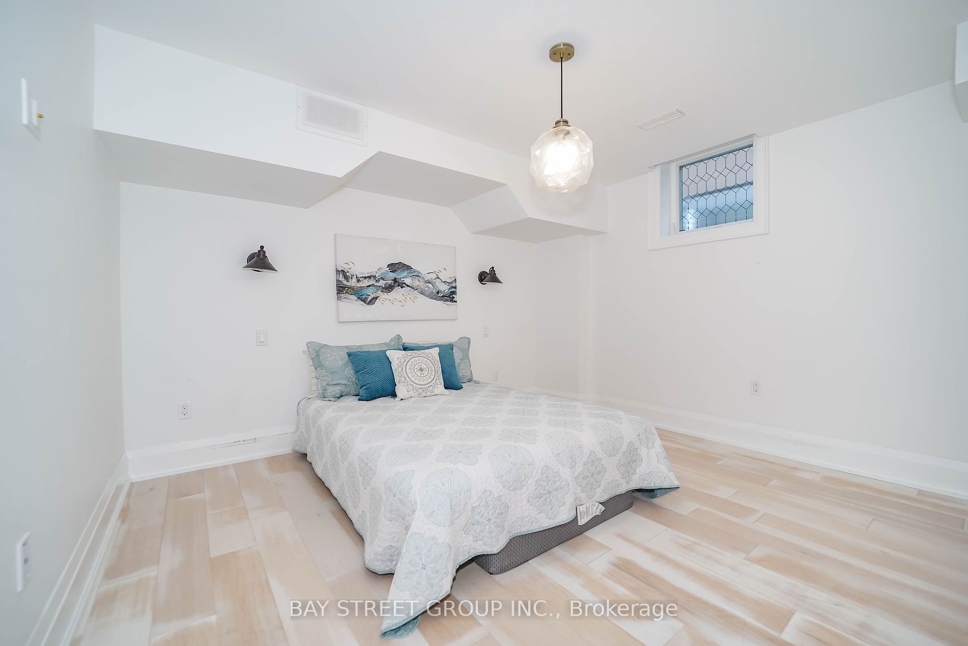 10 Morland Crescent