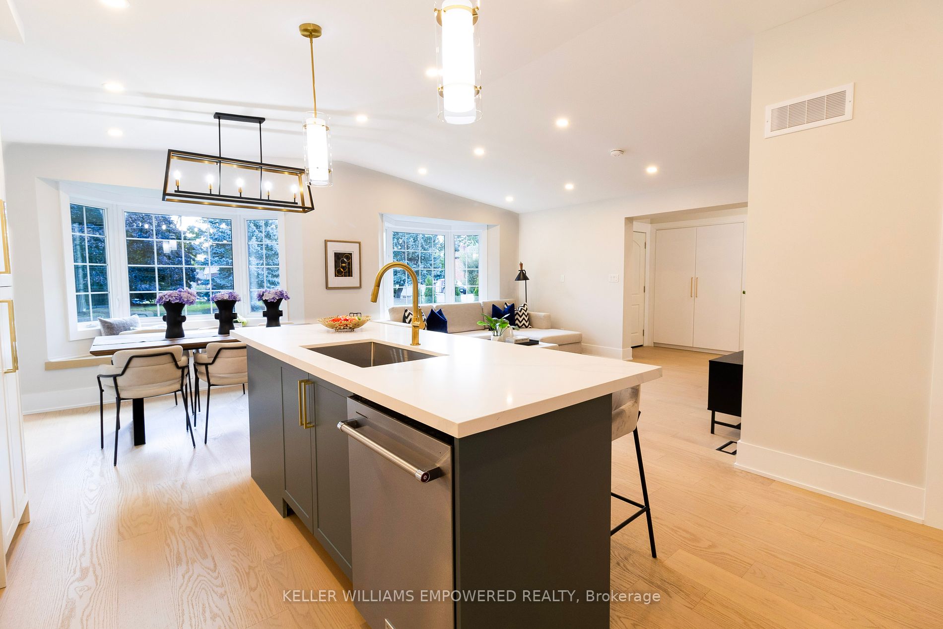 385 Easy Street