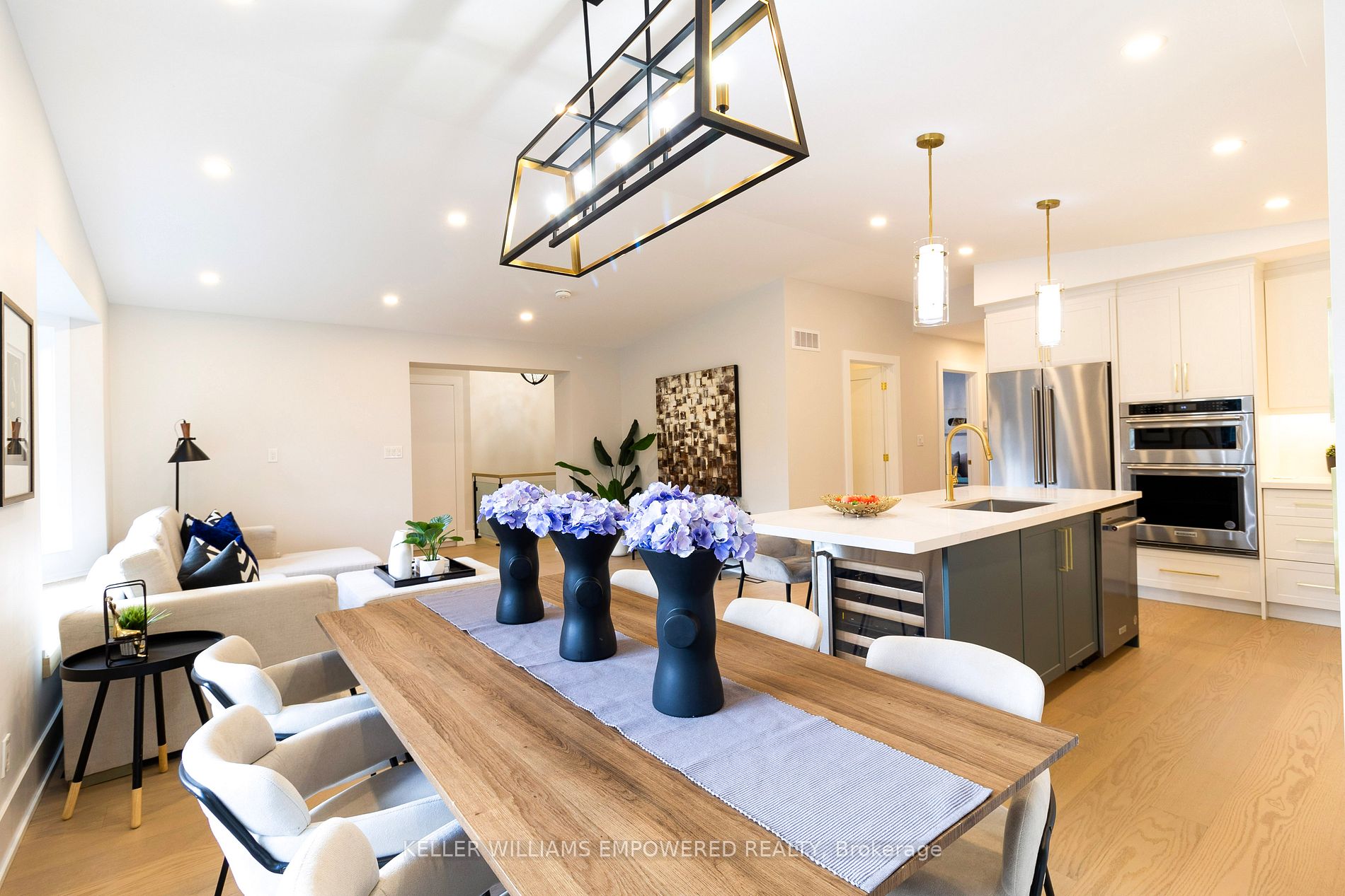385 Easy Street