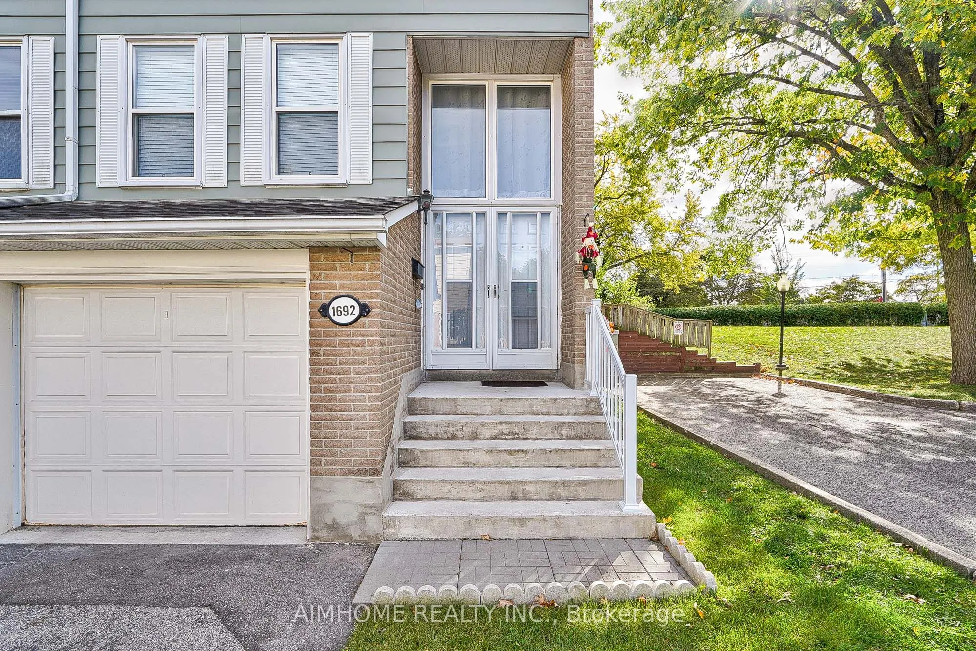 1692 John Street #30