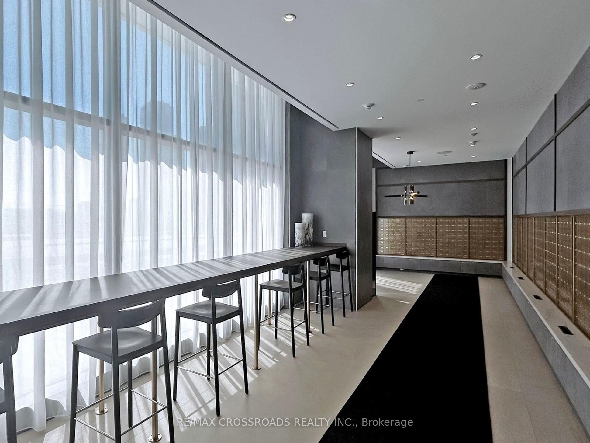 1000 Portage Parkway #1611