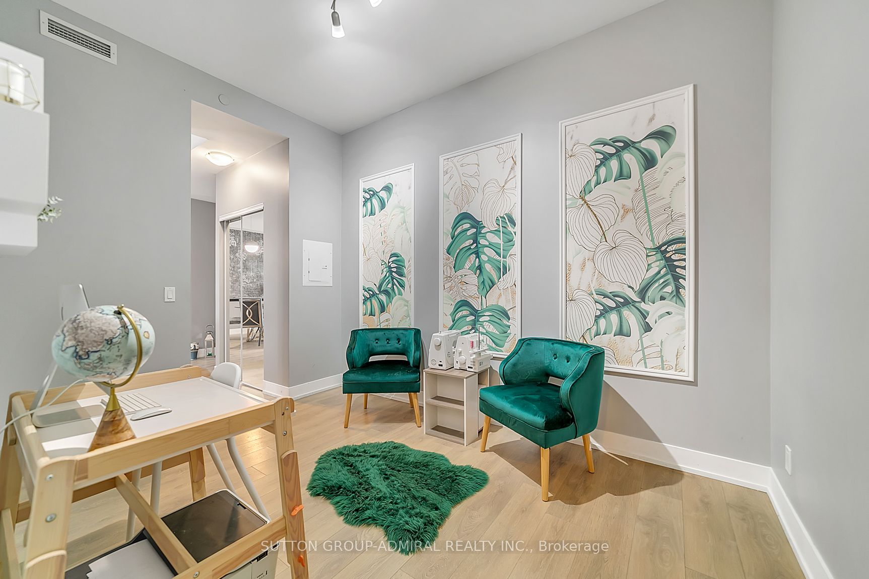 9471 Yonge Street, #213