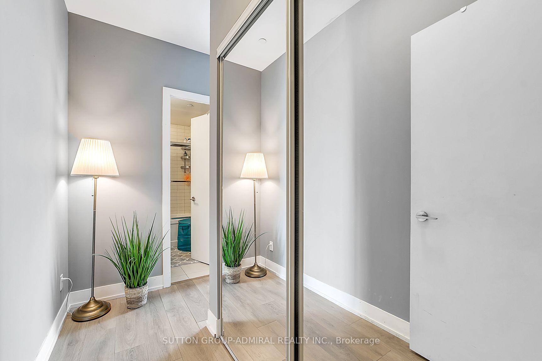 9471 Yonge Street, #213