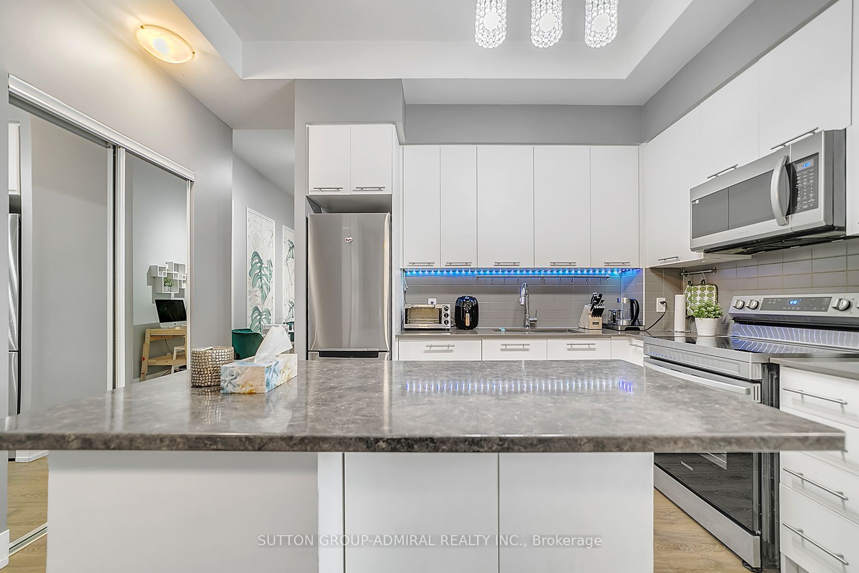 9471 Yonge Street, #213