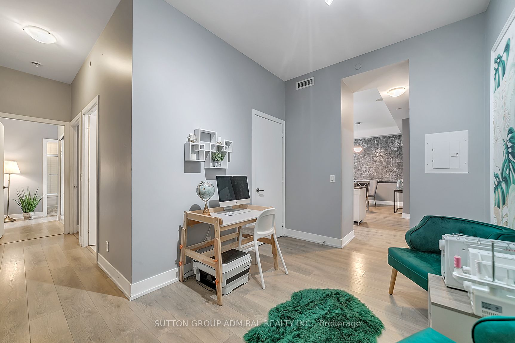 9471 Yonge Street, #213