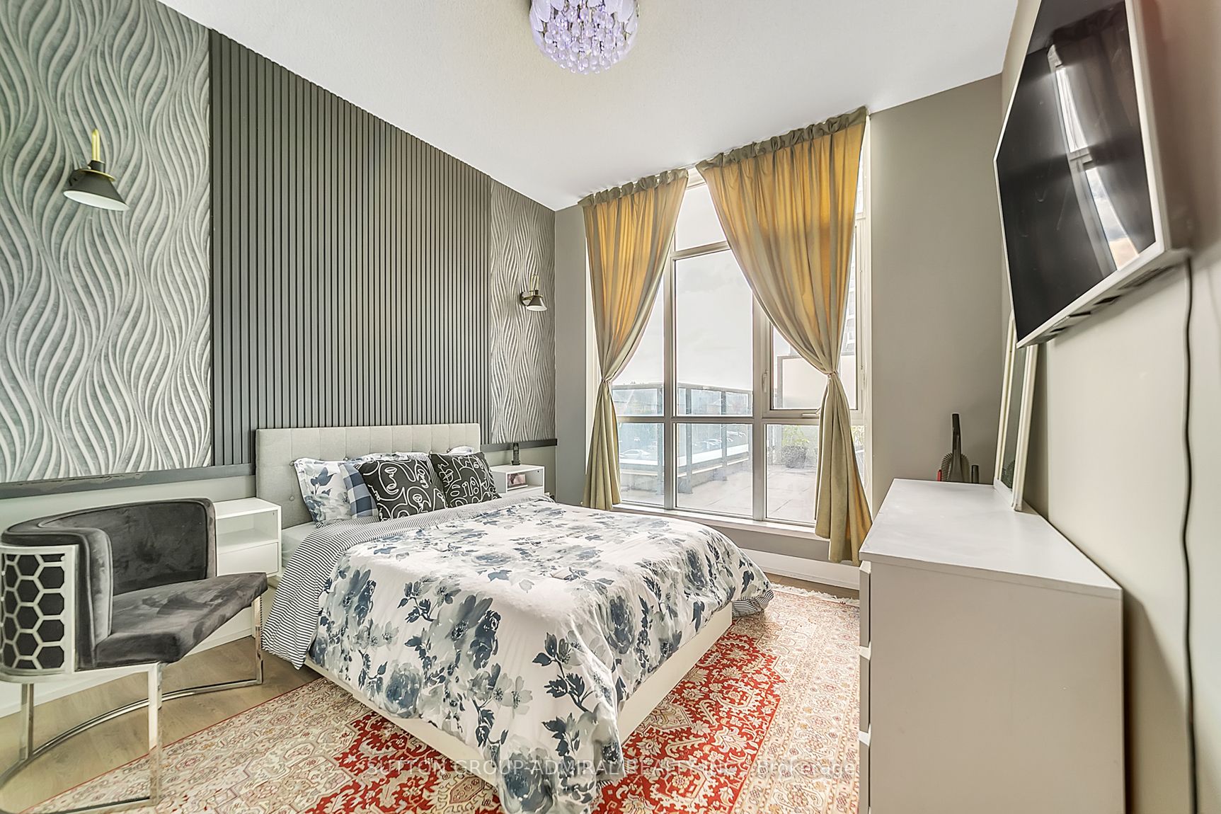 9471 Yonge Street, #213