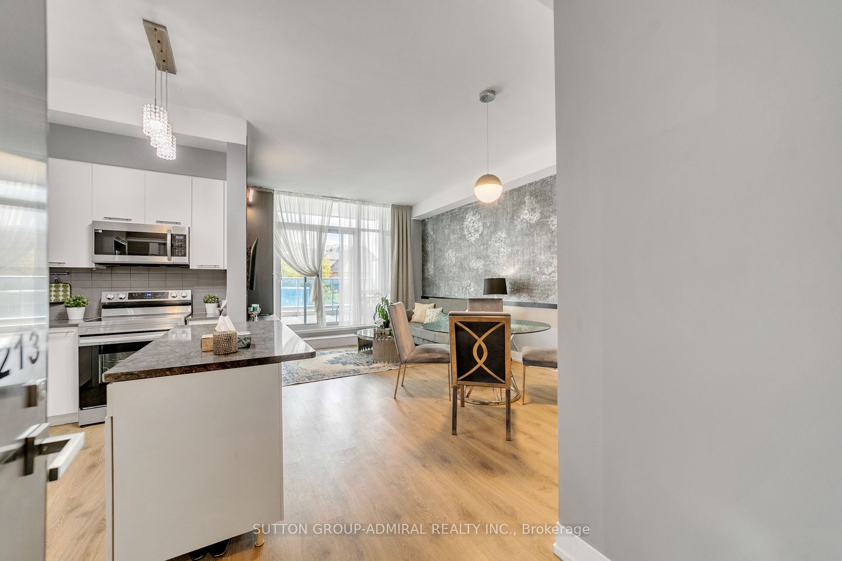 9471 Yonge Street, #213
