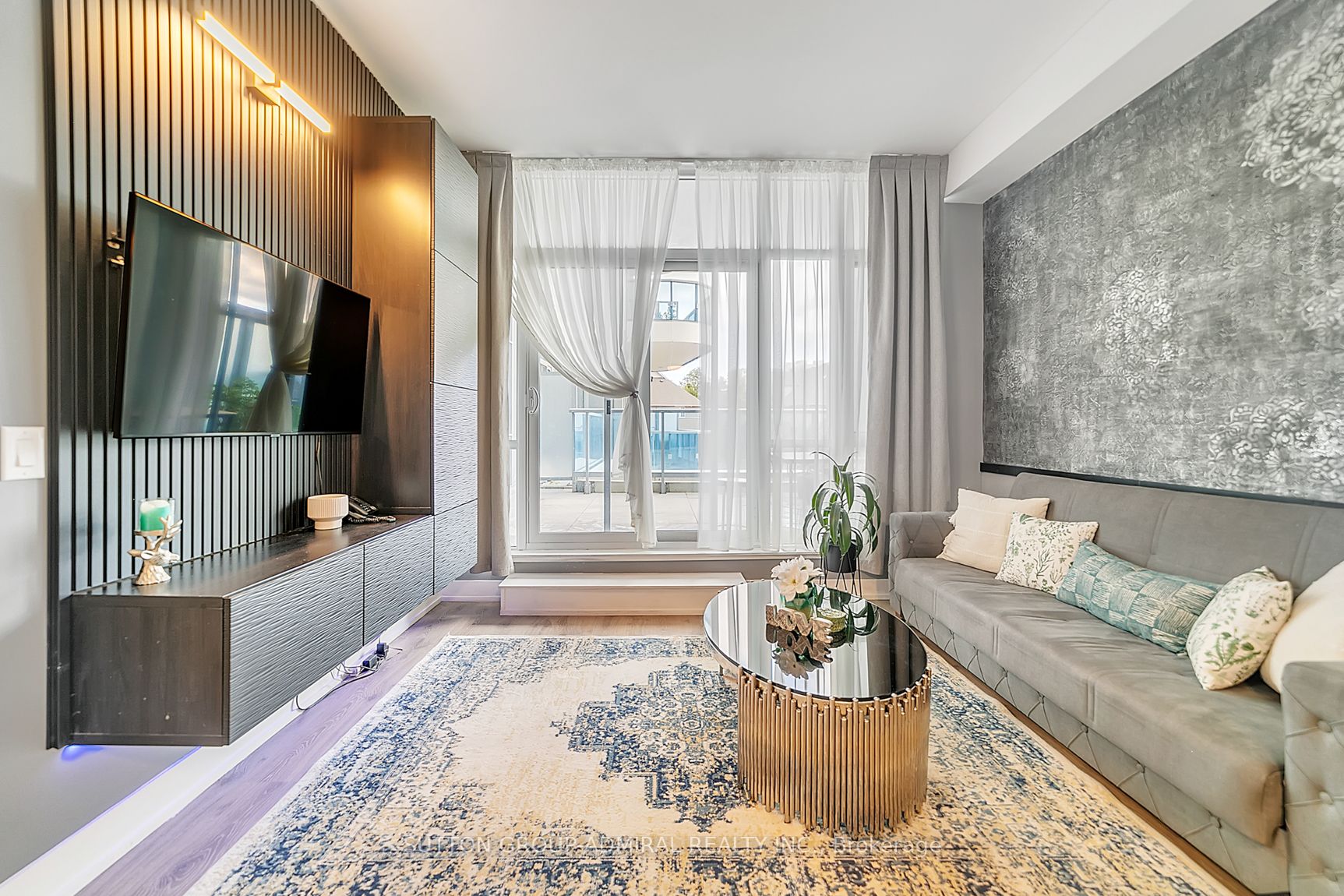 9471 Yonge Street, #213