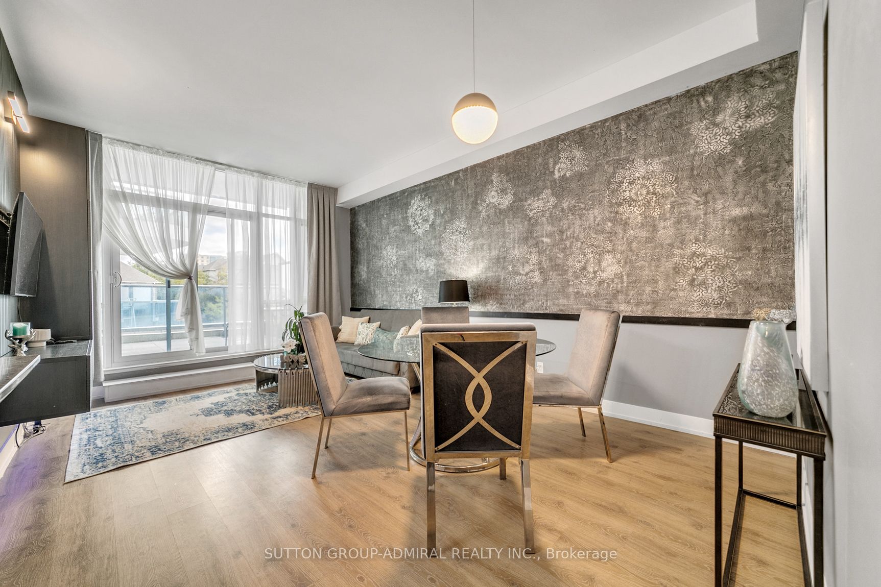 9471 Yonge Street, #213